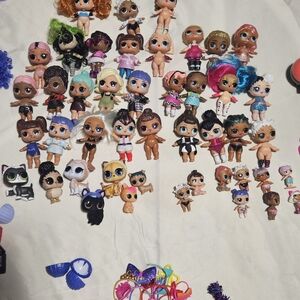 L.o.l Surprise Little Sisters And Pet Huge Lot With Tons Of Accessories